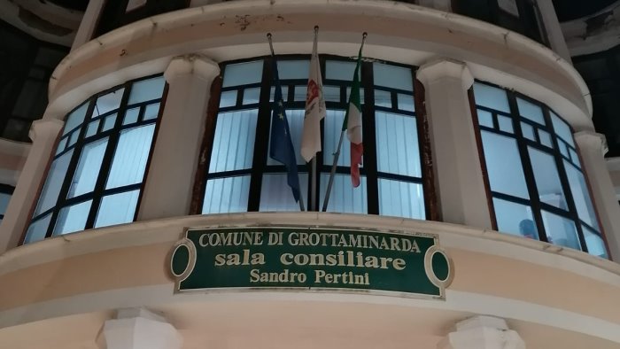 grottaminarda consiglio comunale straordinario e incontro con il vescovo