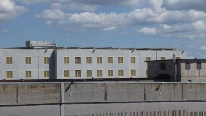 ariano tentano di introdurre droga e cellulari in carcere sventato