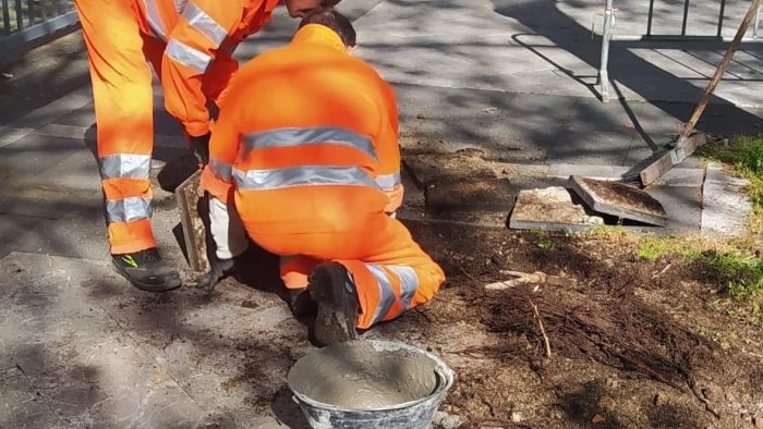 marciapiedi sconnessi nuovi interventi di manutenzione a salerno