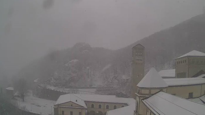 nevica in irpinia temperature sotto zero e fiocchi bianchi a montevergine