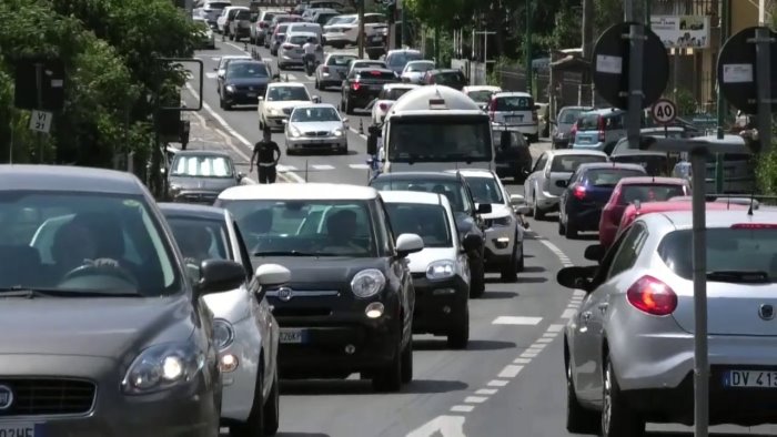 lavori rete fognaria ad ariano tempi duri per automobilisti e pendolari