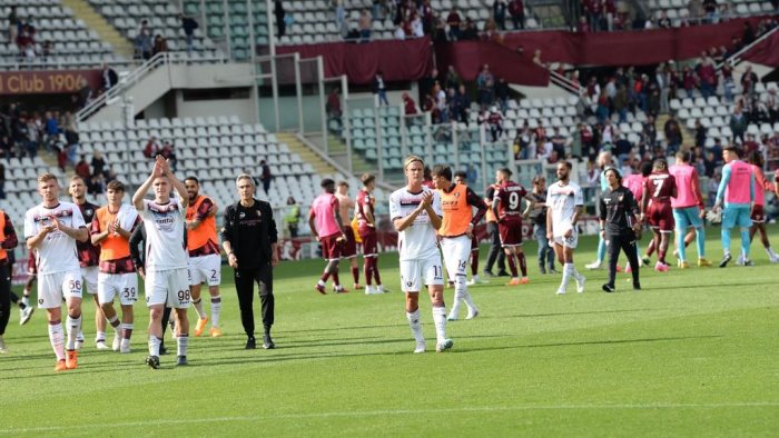 torino salernitana 1 1 sanabria risponde a vilhena pari d oro all olimpico