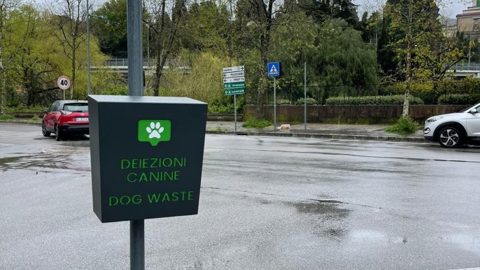 salerno nuovi cestini per le deiezioni canine installati sulla lungoirno