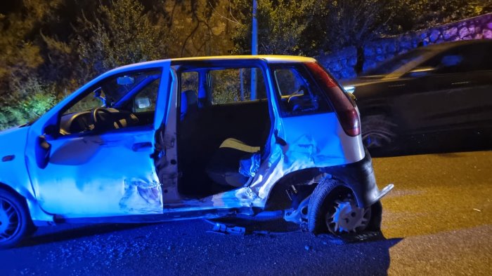 incidente in via fra generoso il bilancio e di cinque feriti