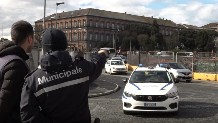 napoli scatta il nuovo piano traffico in piazza municipio ecco come cambia