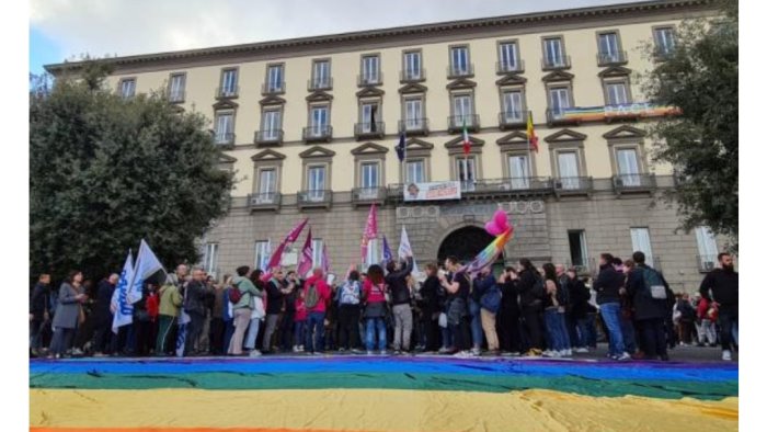 napoli consiglio comunale approva l odg per tutela figli coppie omogenitoriali