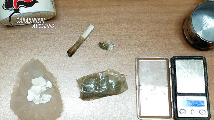 blitz in casa di una coppia a forino il fiuto di luna scova cocaina e marijuana