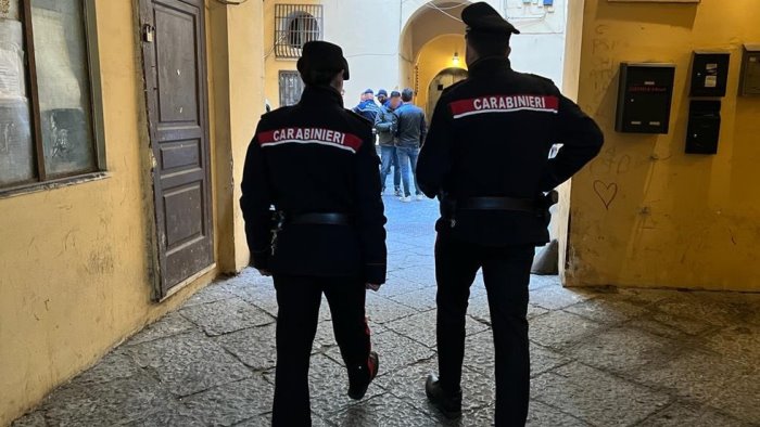 camorra occupazione abusiva di alloggi a napoli scattano i sequestri