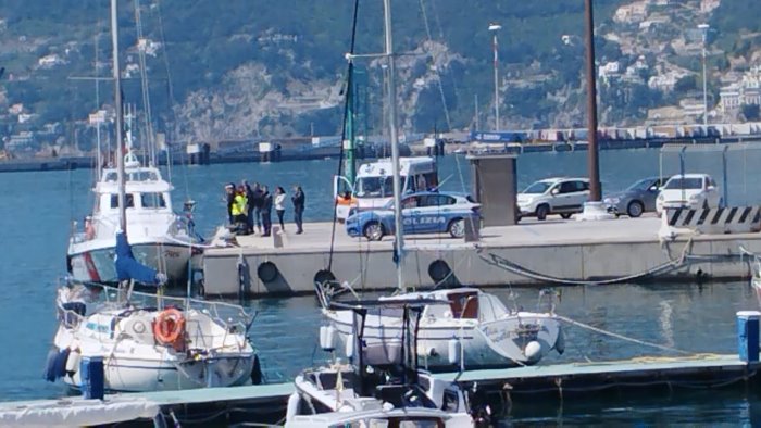 choc agli approdi della stazione marittima trovato cadavere in acqua