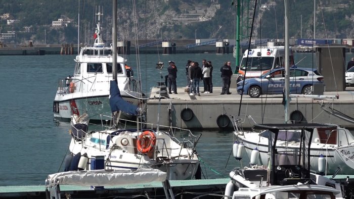 cadavere trovato in mare a salerno e un uomo nordafricano