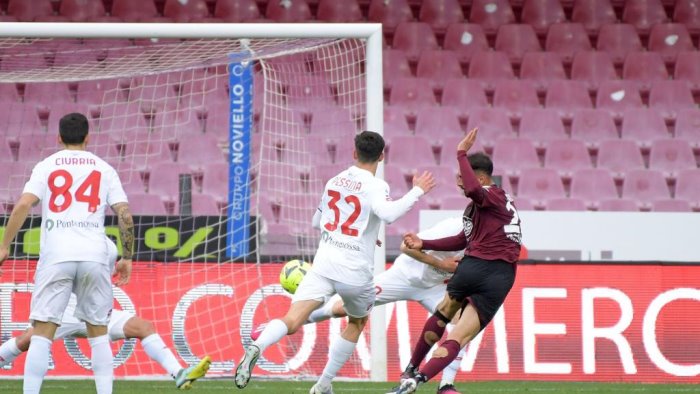 salernitana testa al derby di napoli sousa si gode un super kastanos