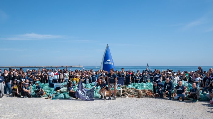 giornata della terra in campania rimosse 20 tonnellate di plastica