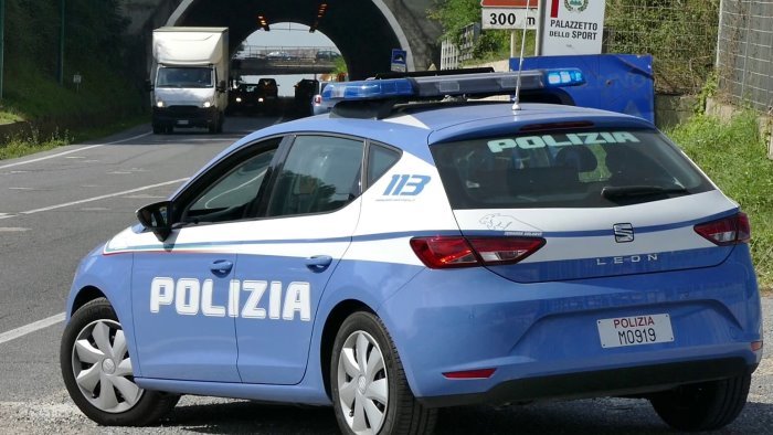 ariano droga controlli della polizia nel ponte festivo denunciato un giovane