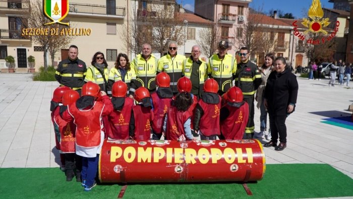 vigili del fuoco pompieropoli per i bambini della scuola dell infanzia di valle