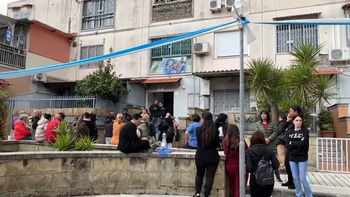 occupata abusivamente la casa della donna che ha ucciso la madre del tiktoker