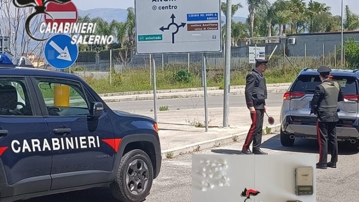 controlli antidroga nel salernitano un arresto e una denuncia ad angri