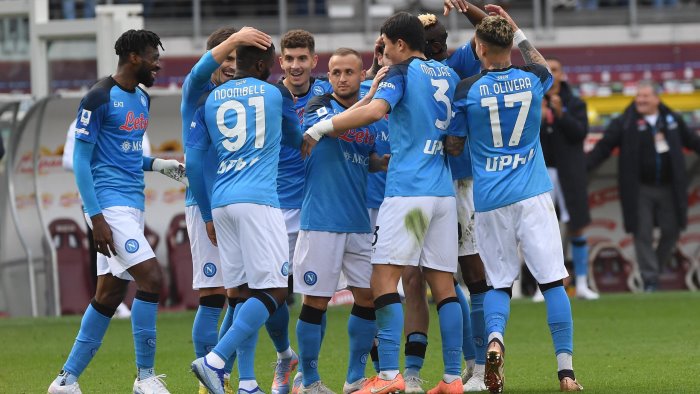 napoli salernitana si gioca domenica alle 15 slitta pure il match con l udinese