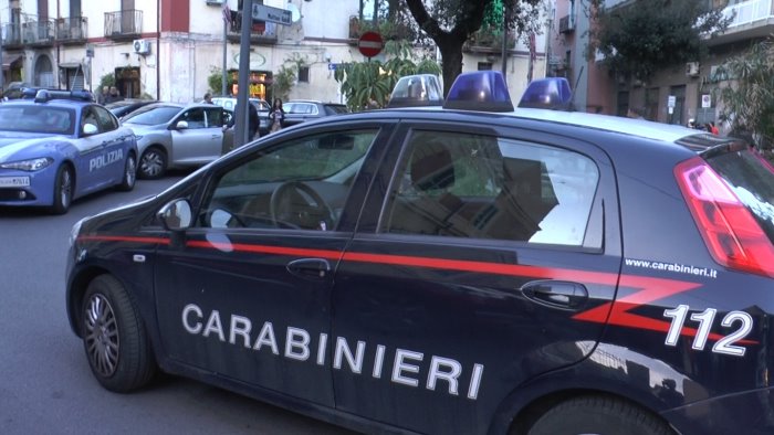 spari in piazza galdi a fratte fermata una persona dai carabinieri