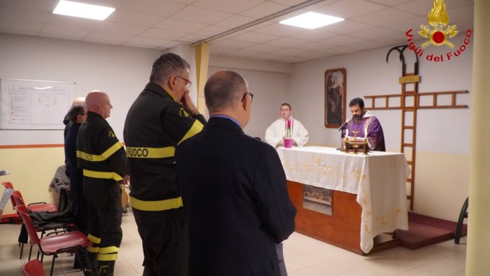 vigili del fuoco al rosario di avellino celebrato il precetto pasquale