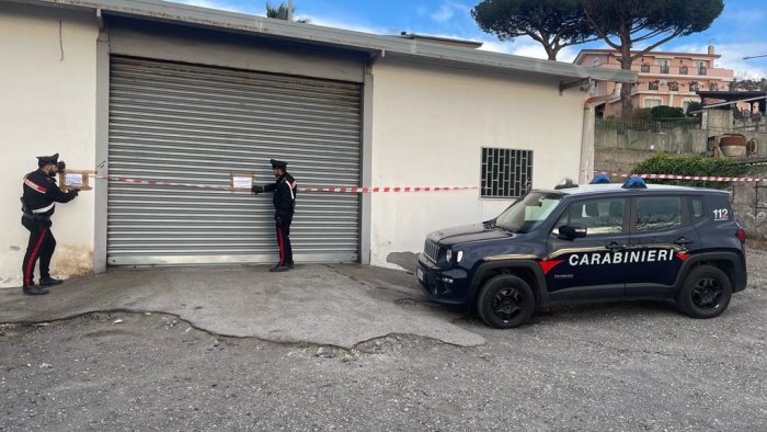 ercolano in un capannone il cimitero delle auto rubate