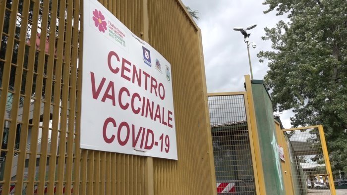 covid in irpinia dall 11 aprile vaccini solo su prenotazione