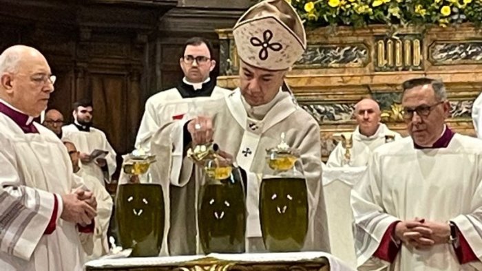 l olio di capaci donato alla diocesi di napoli gesto simbolico della polizia