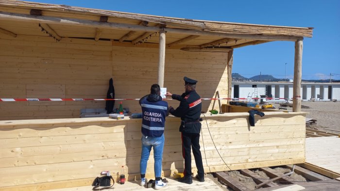 controlli negli stabilimenti balneari a pozzuoli 6 persone denunciate