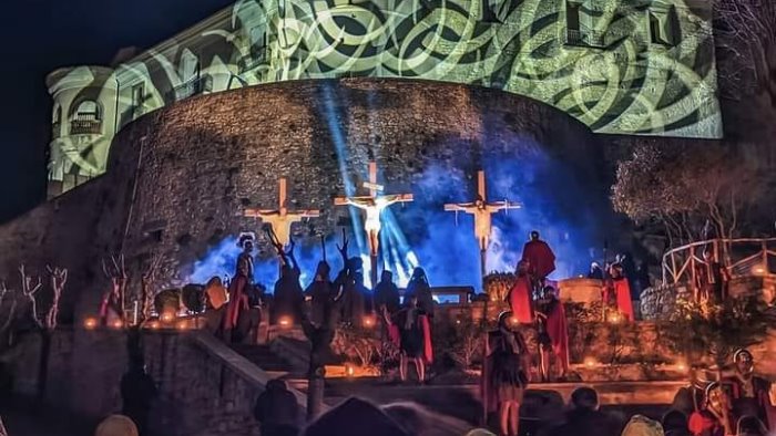 la passione di cristo a gesualdo petruzzo grande emozione e suggestione