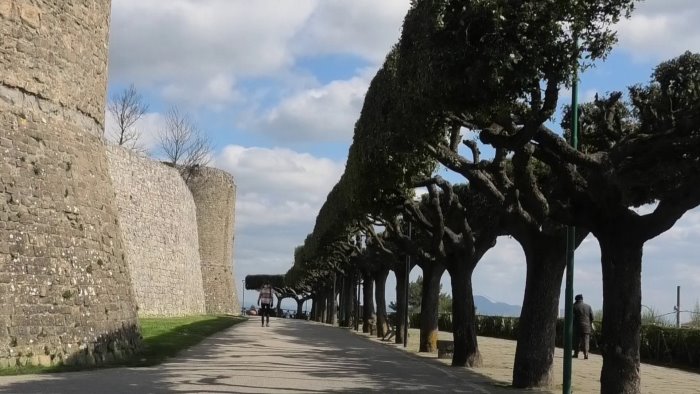 ariano le antiche mura del castello tra storia antica e futura