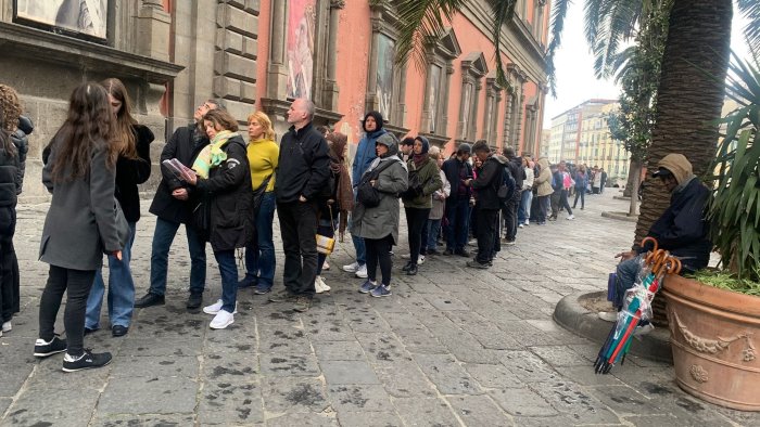 pasqua da record file al mann folla tra i quartieri cristo velato e sold out