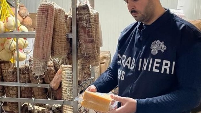 i controlli dei nas a pasqua sequestrate centinaia di pastiere dolci e salumi