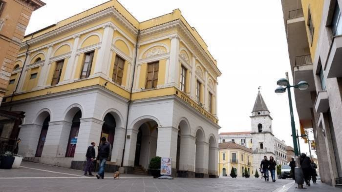 al teatro comunale si presenta il fuoco che ti porti dentro