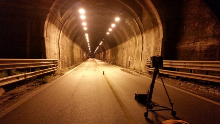 solofra odissea galleria monte pergola stanotte per lavori chiude il tunnel