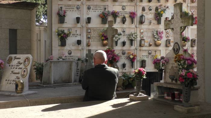 ariano aprite il cimitero la domenica pomeriggio e prolungate orario feriale