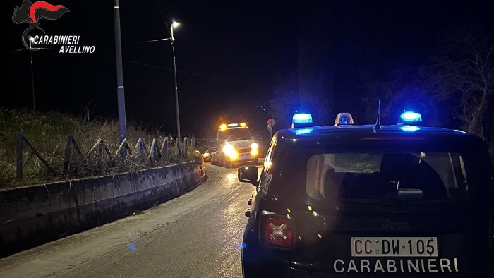 abbandona l autocarro rubato e si da alla fuga nel fiume calore 35enne denuncia