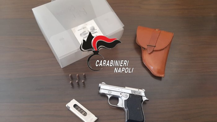 pistola clandestina nella controsoffittatura arrestato 58enne