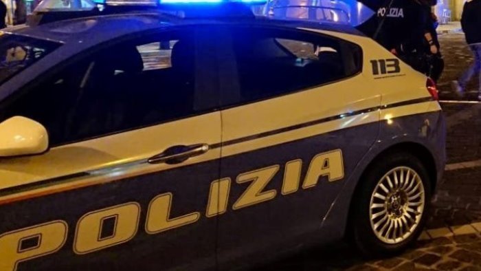 quartieri spagnoli a napoli tenta due furti fermato dalla polizia