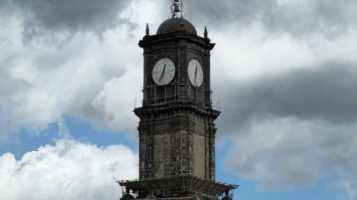 la torre dell orologio e di nuovo in funzione ripristinato il motore