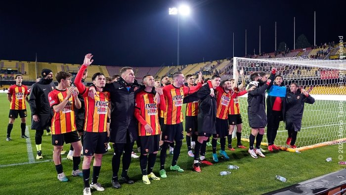 il benevento schianta il latina tutte le foto del match