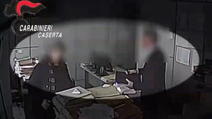 falso e soppressione di atti pubblici nel comune arrestate otto persone