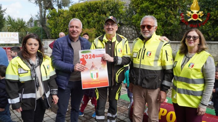 pompieropoli nelle scuole la tappa a santo stefano del sole