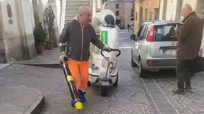 ariano operazione strade pulite in azione gli aspiratori elettrici urbani