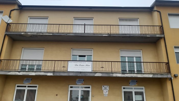 25 aprile prof impone faccetta nera agli alunni e polemica ad ariano irpino