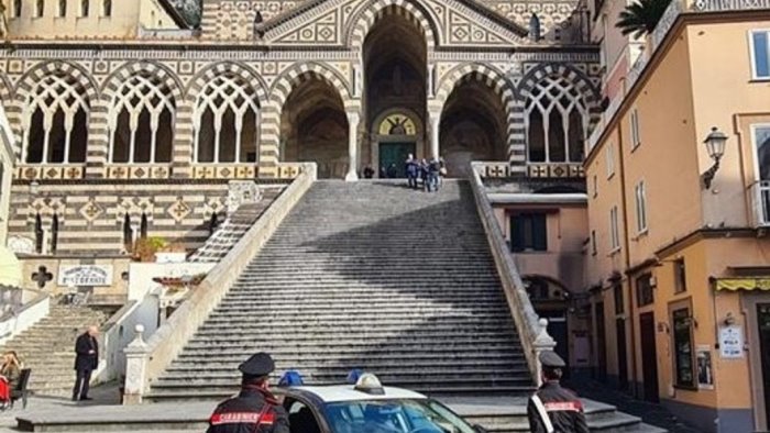 truffe agli anziani ad amalfi arrestati due uomini