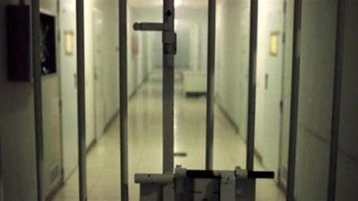 botte e torture nel carcere minorile beccaria arrestato agente avellinese