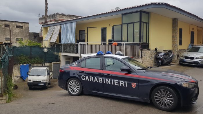 sant antonio abate minaccia di farsi esplodere intervengono i carabinieri