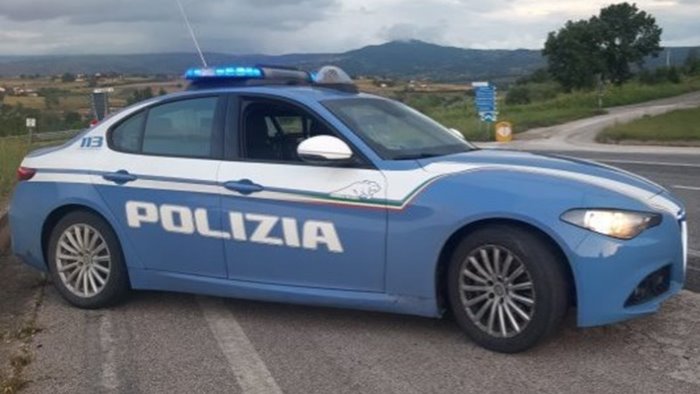 ariano minaccia di morte l anziana madre arrestato figlio violento