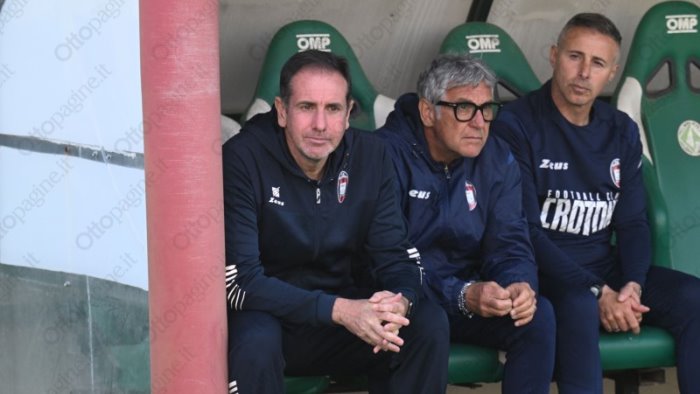 avellino crotone 1 0 zauli il secondo posto stare fermi non e il massimo