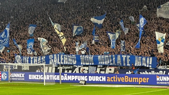 salernitana gli ultras dello schalke 04 granata non mollate mai