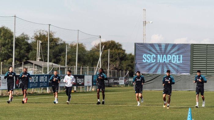 ritiro finito arriva l ufficialita del napoli domani la ripresa